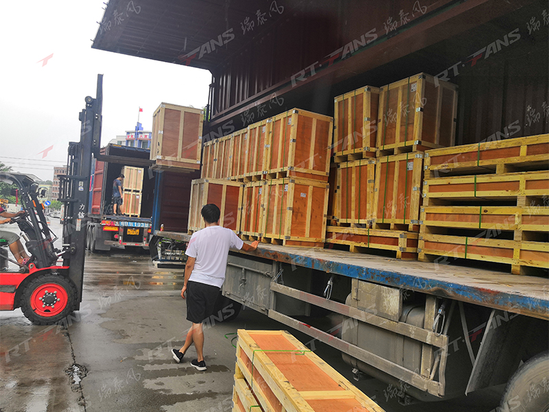 車間用工業(yè)風(fēng)扇廠家瑞泰風(fēng)正在出貨 車間用工業(yè)風(fēng)扇廠家瑞泰風(fēng)正在出貨